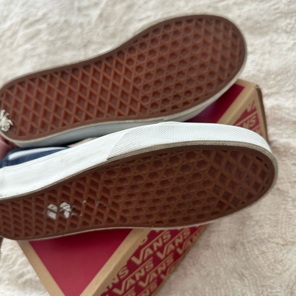 Vans - Picture 6 of 7